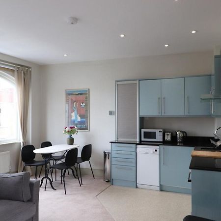 Stylish Light-Filled 1 Bedroom Flat In Hammersmith ロンドン エクステリア 写真