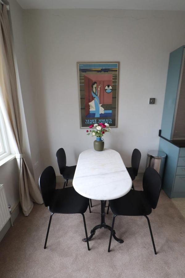 Stylish Light-Filled 1 Bedroom Flat In Hammersmith ロンドン エクステリア 写真