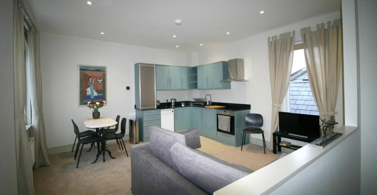 Stylish Light-Filled 1 Bedroom Flat In Hammersmith ロンドン エクステリア 写真